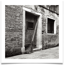 a door in Venice - Martin Ellison